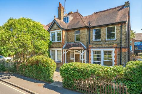 50c Grove Crescent, Kingston Upon Thames, KT1 2DG