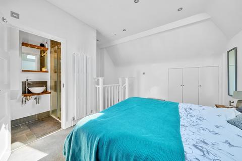 50c Grove Crescent, Kingston Upon Thames, KT1 2DG