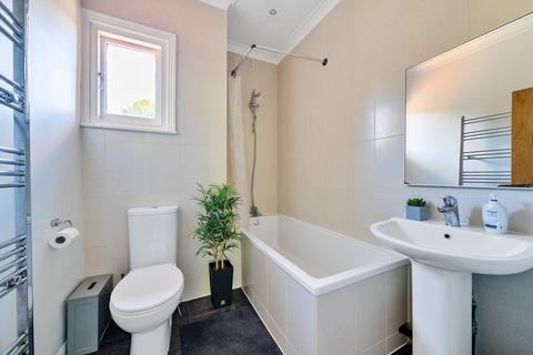 50c Grove Crescent, Kingston Upon Thames, KT1 2DG