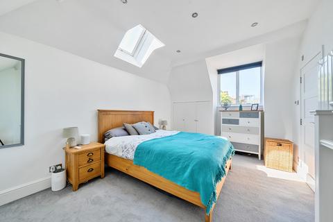 50c Grove Crescent, Kingston Upon Thames, KT1 2DG