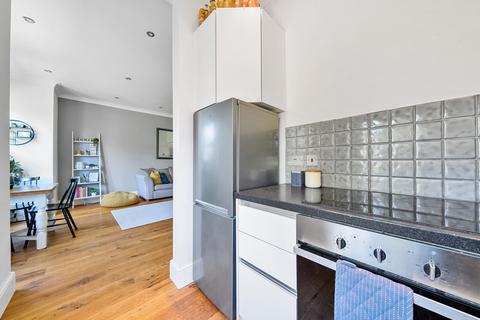 50c Grove Crescent, Kingston Upon Thames, KT1 2DG