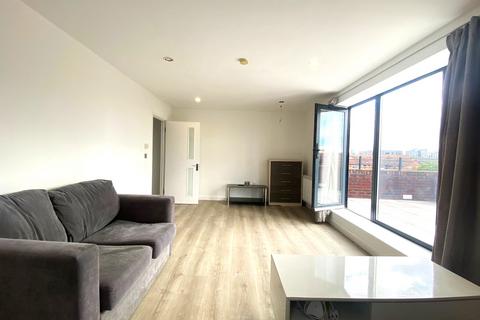 4 bedroom flat to rent, Butchers Road, London E16