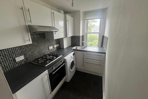 2 bedroom flat to rent, Gibson Terrace, Dundee, DD4