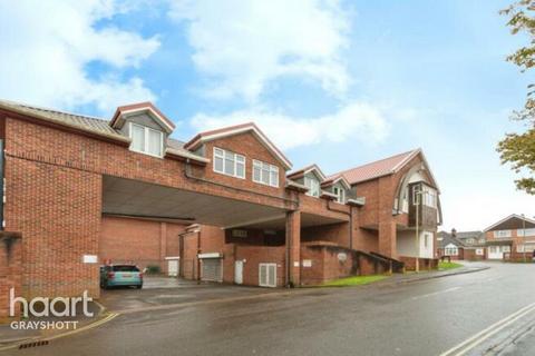 2 bedroom flat for sale, Heathcote Road, Bordon