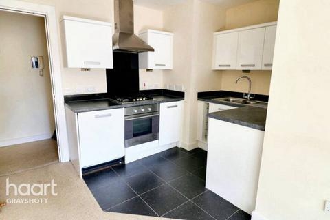 2 bedroom flat for sale, Heathcote Road, Bordon