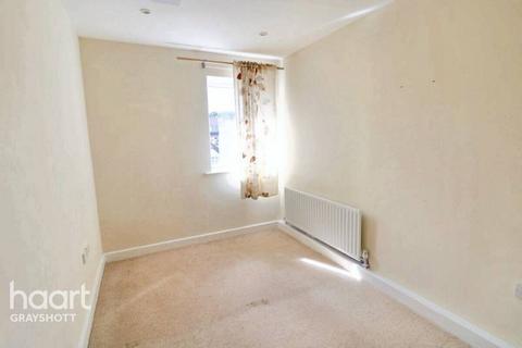 2 bedroom flat for sale, Heathcote Road, Bordon