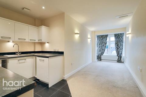 2 bedroom flat for sale, Heathcote Road, Bordon