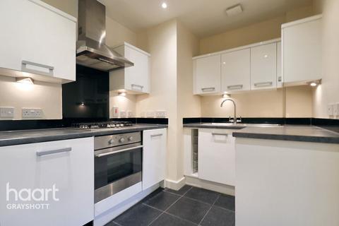 2 bedroom flat for sale, Heathcote Road, Bordon