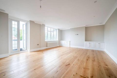 2 bedroom flat to rent, Queens Close, Lammas Lane, Esher, Surrey, KT10