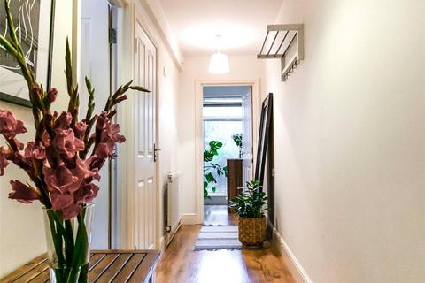 Flat 2, 1 Big Hill, London, E5 9HH