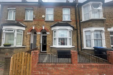 3 bedroom terraced house to rent, Uckfield Road, EN3