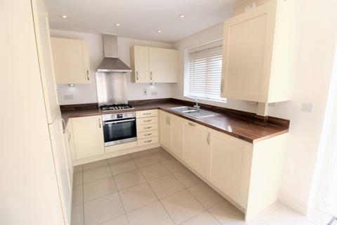 4 bedroom detached house to rent, Edgeworth Close, Slough SL3