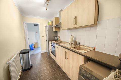 2 bedroom flat to rent, Warrington Road, Rainhill, Prescot, L35