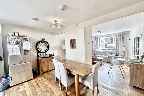 32 Reston Path, Borehamwood, WD6 5AU