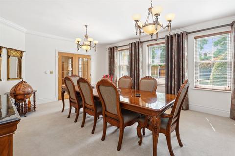 Brackenhurst Fairoak Lane, Oxshott, Leatherhead, KT22 0TN