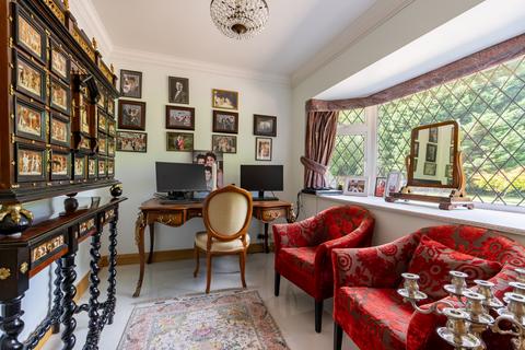 Woodlawn Forest Road, Warfield, Bracknell, RG42 7QA