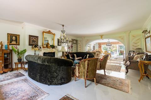 Woodlawn Forest Road, Warfield, Bracknell, RG42 7QA