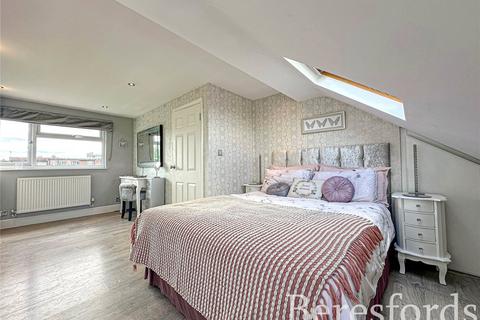 8 Woodfield Way, Hornchurch, RM12 4JA