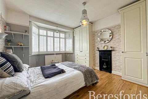 8 Woodfield Way, Hornchurch, RM12 4JA