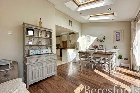 8 Woodfield Way, Hornchurch, RM12 4JA