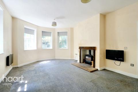 2 bedroom detached house for sale, Fawcett Lane, LEEDS