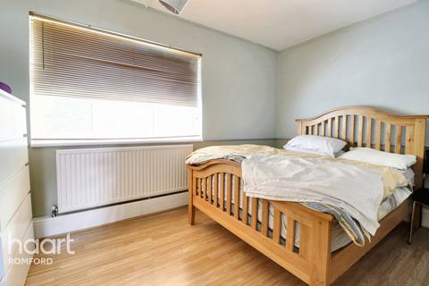 2 bedroom flat for sale, Rush Green Gardens, Romford
