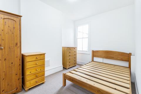 2 bedroom flat to rent, Hazlebury Road, Fulham, London, SW6