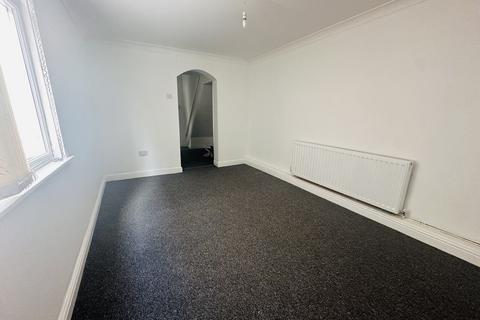 2 bedroom flat to rent, Caerau Rooad, Newport,