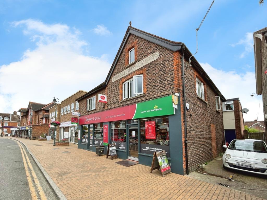 Commercial Road Paddock Wood TN12 3 bed flat to rent £1,250 pcm (£288 pw)