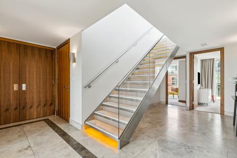 3 bedroom flat to rent, Trafalgar House, Juniper Drive, London