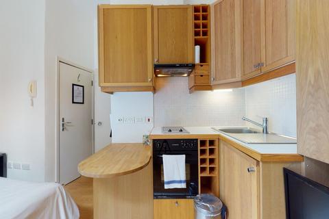 Studio to rent, Cartwright Gardens