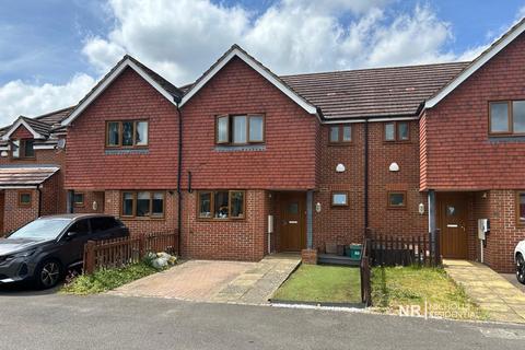 3 bedroom terraced house for sale, Sienna Close, Chessington, Surrey, KT9