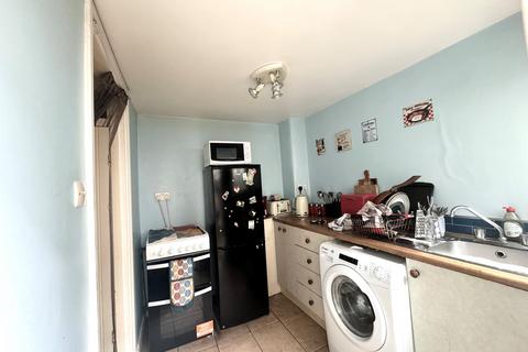 2 bedroom terraced house to rent, Edgcumbe Avenue, Plymouth PL1