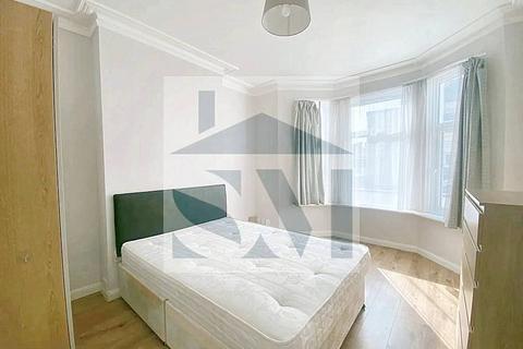4 bedroom terraced house to rent, Totterdown Street, London SW17