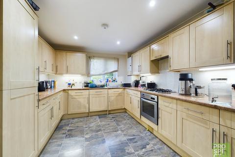 4 bedroom end of terrace house for sale, Wingrove Road, Reading, Berkshire, RG30