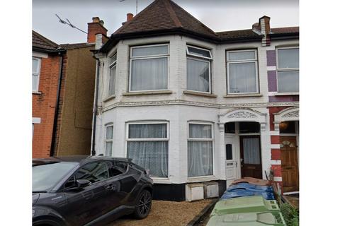 2 bedroom maisonette to rent, Pinner road, HA14EU