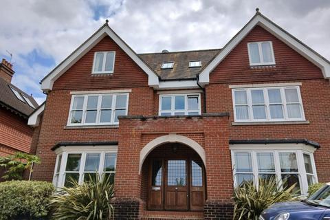 2 bedroom apartment to rent, Blanford Road, Reigate