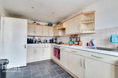 23 Pearcy Close, Harold Hill, Romford, RM3 8PW