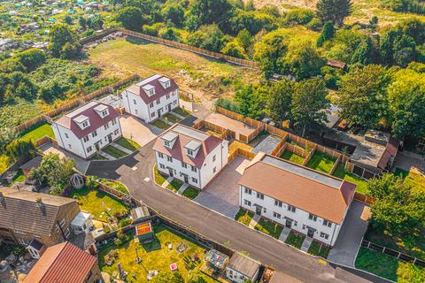 3 bedroom semi-detached house for sale, Eastwoodbury Lane, Southend-on-Sea, SS2