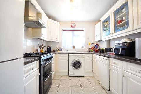 2 bedroom apartment for sale, Stanley Road, Enfield EN1