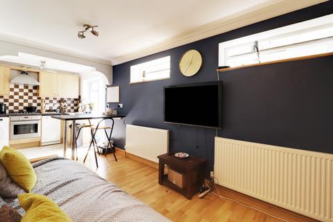 2 bedroom flat to rent, Marlborough Road, Bowes Park, London, N22