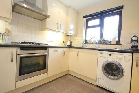 2 bedroom terraced house to rent, Bridge Mews, Woking GU21