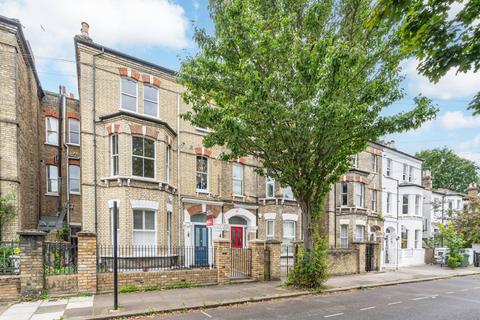 3 bedroom flat for sale, Haycroft Road, Brixton Hill, London, SW2