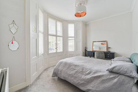 3 bedroom flat for sale, Haycroft Road, Brixton Hill, London, SW2