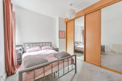 3 bedroom flat for sale, Haycroft Road, Brixton Hill, London, SW2