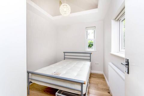 1 bedroom flat to rent, Cumberland Road, Poet's Corner, London, W3