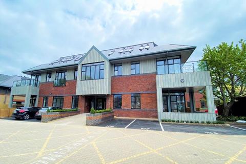 2 bedroom apartment to rent, Wells Court, Woking GU21