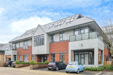 2 bedroom apartment to rent, Wells Court, Woking GU21