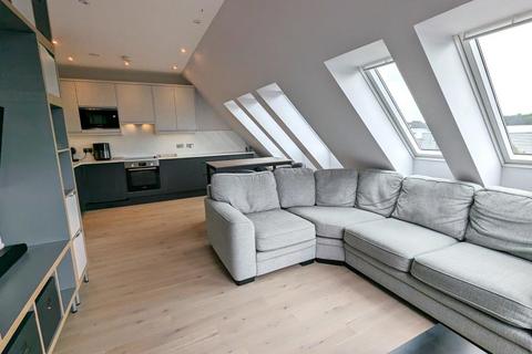 2 bedroom apartment to rent, Wells Court, Woking GU21