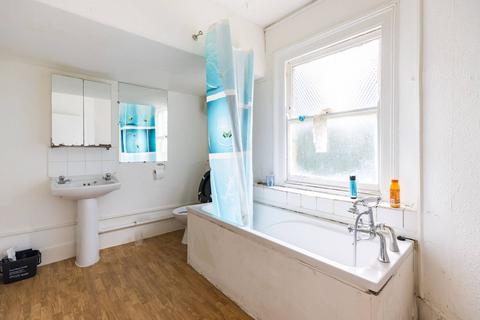 2 bedroom flat for sale, PEMBURY ROAD, Tottenham, London, N17